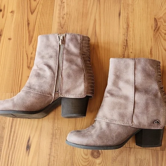 Fergalicious Heeled Boots - Picture 4 of 9